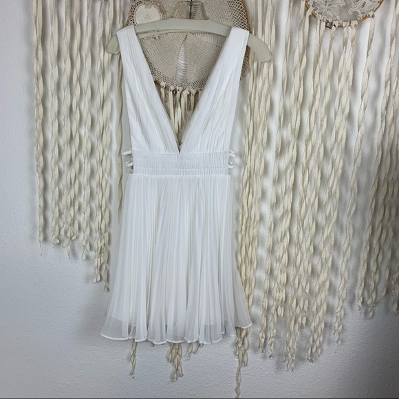 Fame & Partners White Pleated Mini Dress size US/0 - Picture 6 of 10